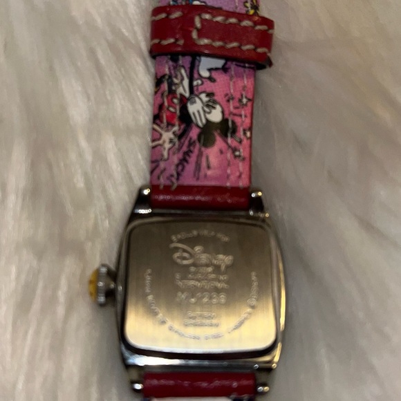 Disney watch by Seiko Minnie Mouse stainless steel red strap with comics - Picture 7 of 12